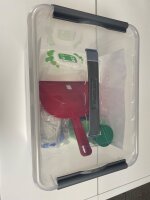 Notfallbox (Kindergarten/Basic BOX) mit Flüssigkeitsschnellbinder für z.B. Erbrochenes, Blut, Urin